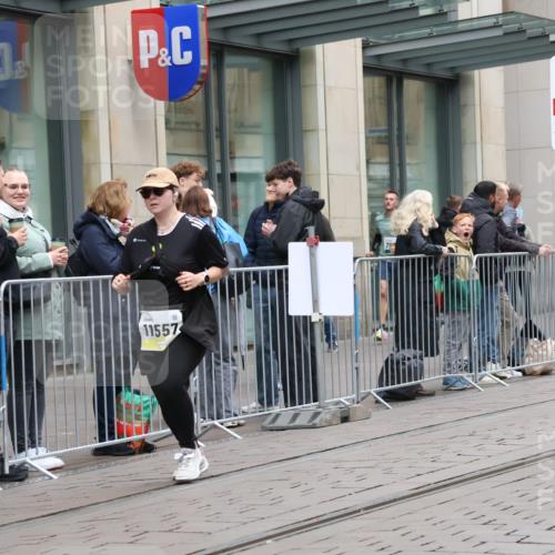 05.10.2025 - 20. swb-Marathon Bremen Strokosch-Dieckow http://msf.ph/oto/9276427 05.10.2025 11:14:25 Ziel 9303, 9861, 9970, 10602, 10722, 11345, 11448, 11473, 11557, 11607, 9303, 9861, 9970, 10602, 10722, 11345, 11448, 11473, 11557, 11607 meine-sportfotos.de