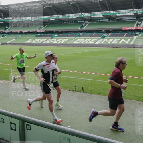 05.10.2025 - 20. swb-Marathon Bremen Michael Burmester http://msf.ph/oto/9276430 05.10.2025 12:54:32 Laufen im Stadion 53, 82, 104, 132, 250, 289, 417, 504, 507, 524, 756, 950, 1165, 1308, 1460, 1474, 1483, 1517, 1543, 1608, 1690, 1721, 1729, 1736, 1873, 1896, 1897, 1976, 2024, 2180, 2265, 2274, 2573, 2767, 2841, 3069, 3193, 3212, 3224, 3359, 3436, 3531, 3703, 3848, 3913, 4257, 4595, 4611, 4837, 4949, 4958, 5022, 5024, 5206, 5452, 5576, 5666, 5869, 5978, 6244, 6359, 6583, 6683, 6853, 7232, 7279, 7494, 7508, 7814, 7928, 7986, 8511, 8611, 8642, 8653, 8737, 89, 368, 458, 1460, 1489 meine-sportfotos.de