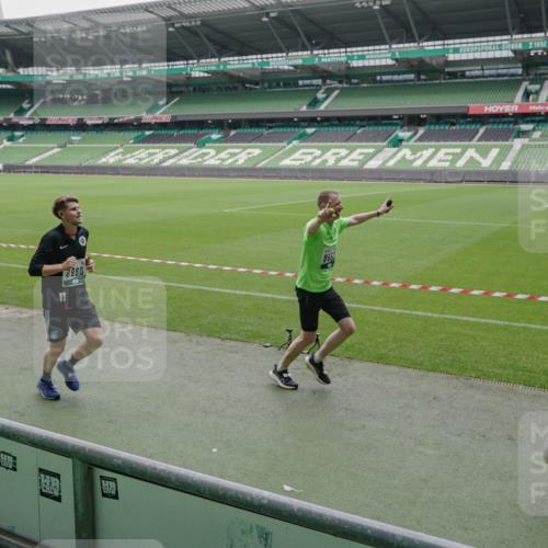 05.10.2025 - 20. swb-Marathon Bremen Michael Burmester http://msf.ph/oto/9276442 05.10.2025 12:54:33 Laufen im Stadion 53, 82, 104, 132, 250, 289, 319, 417, 504, 507, 524, 756, 950, 1165, 1308, 1474, 1483, 1517, 1543, 1608, 1690, 1721, 1729, 1736, 1873, 1896, 1897, 1945, 1976, 2024, 2180, 2265, 2274, 2573, 2767, 2841, 3069, 3193, 3212, 3224, 3359, 3436, 3531, 3703, 3848, 3913, 4257, 4595, 4611, 4837, 4949, 4958, 5022, 5024, 5206, 5452, 5666, 5869, 5978, 6244, 6359, 6583, 6683, 6853, 7232, 7279, 7494, 7508, 7814, 7928, 7986, 8511, 8611, 8642, 8653, 8737, 89, 368, 458, 1460, 1489 meine-sportfotos.de