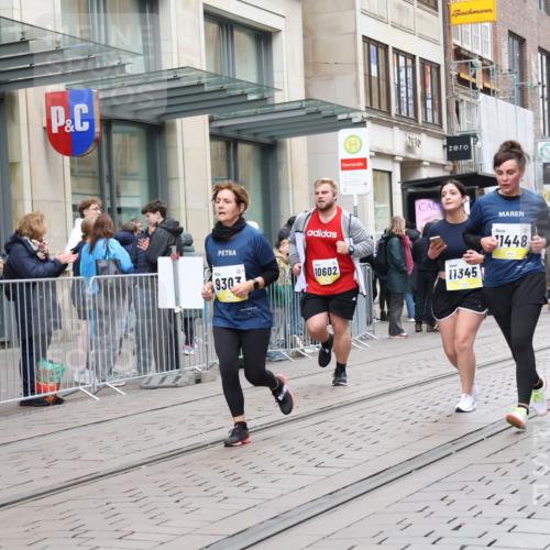 05.10.2025 - 20. swb-Marathon Bremen Strokosch-Dieckow http://msf.ph/oto/9276453 05.10.2025 11:14:26 Ziel 9303, 9861, 9970, 10602, 10722, 11345, 11448, 11473, 11557, 11607, 9303, 9861, 9970, 10602, 10722, 11345, 11448, 11473, 11557, 11607 meine-sportfotos.de