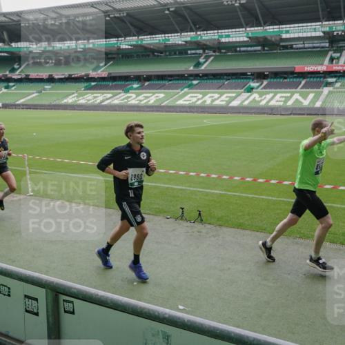 05.10.2025 - 20. swb-Marathon Bremen Michael Burmester http://msf.ph/oto/9276457 05.10.2025 12:54:34 Laufen im Stadion 53, 82, 104, 132, 250, 289, 319, 417, 504, 507, 524, 756, 944, 950, 1165, 1308, 1474, 1483, 1517, 1543, 1608, 1690, 1721, 1729, 1736, 1873, 1896, 1897, 1945, 1976, 2024, 2180, 2265, 2274, 2573, 2767, 2841, 3069, 3193, 3212, 3224, 3359, 3436, 3531, 3703, 3848, 3913, 4257, 4595, 4837, 4949, 4958, 5022, 5024, 5206, 5452, 5666, 5869, 5978, 6244, 6359, 6583, 6683, 6853, 7052, 7232, 7279, 7494, 7508, 7814, 7928, 7986, 8511, 8611, 8642, 8653, 8737, 89, 250, 368, 458, 1460, 1489 meine-sportfotos.de