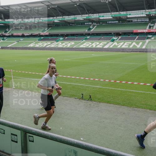 05.10.2025 - 20. swb-Marathon Bremen Michael Burmester http://msf.ph/oto/9276465 05.10.2025 12:54:34 Laufen im Stadion 53, 82, 104, 132, 250, 289, 319, 417, 504, 507, 524, 756, 944, 950, 1165, 1308, 1474, 1483, 1517, 1543, 1608, 1690, 1721, 1729, 1736, 1873, 1896, 1897, 1945, 1976, 2024, 2180, 2265, 2274, 2573, 2767, 2841, 3069, 3193, 3212, 3224, 3359, 3436, 3531, 3703, 3848, 3913, 4257, 4595, 4837, 4949, 4958, 5022, 5024, 5206, 5452, 5666, 5869, 5978, 6244, 6359, 6583, 6683, 6853, 7052, 7232, 7279, 7494, 7508, 7814, 7928, 7986, 8511, 8611, 8642, 8653, 8737, 89, 250, 368, 458, 1460, 1489 meine-sportfotos.de