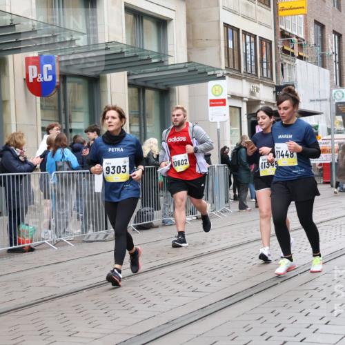 05.10.2025 - 20. swb-Marathon Bremen Strokosch-Dieckow http://msf.ph/oto/9276471 05.10.2025 11:14:26 Ziel 9303, 9861, 9970, 10602, 10722, 11345, 11448, 11473, 11557, 11607, 9303, 9861, 9970, 10602, 10722, 11345, 11448, 11473, 11557, 11607 meine-sportfotos.de