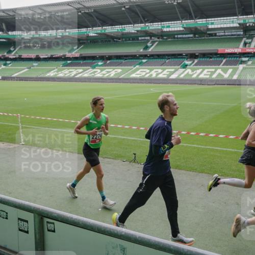 05.10.2025 - 20. swb-Marathon Bremen Michael Burmester http://msf.ph/oto/9276476 05.10.2025 12:54:35 Laufen im Stadion 53, 82, 104, 132, 169, 289, 319, 417, 504, 507, 524, 756, 944, 950, 1165, 1308, 1474, 1483, 1517, 1543, 1690, 1721, 1729, 1736, 1873, 1896, 1897, 1945, 1976, 2024, 2180, 2265, 2274, 2573, 2767, 2841, 3069, 3193, 3212, 3224, 3359, 3436, 3531, 3703, 3848, 3913, 4257, 4595, 4816, 4837, 4949, 4958, 5022, 5024, 5206, 5452, 5666, 5869, 5978, 6244, 6359, 6583, 6683, 6853, 7052, 7232, 7279, 7494, 7508, 7814, 7928, 7986, 8511, 8642, 8653, 8737, 89, 250, 368, 458, 1460, 1489 meine-sportfotos.de