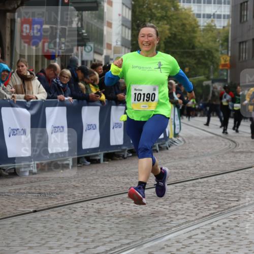 05.10.2025 - 20. swb-Marathon Bremen Strokosch-Dieckow http://msf.ph/oto/9276478 05.10.2025 11:12:42 Ziel 10190, 11285 meine-sportfotos.de