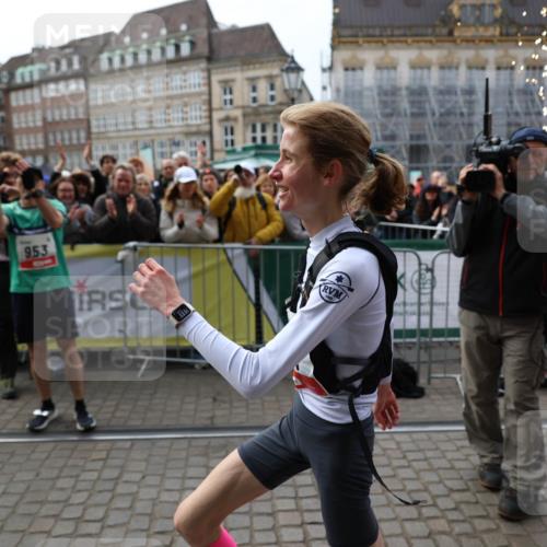 05.10.2025 - 20. swb-Marathon Bremen Yannick Fuchs http://msf.ph/oto/9276481 05.10.2025 12:37:41 Ziel 1101 meine-sportfotos.de