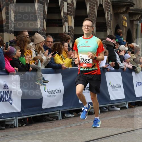 05.10.2025 - 20. swb-Marathon Bremen Strokosch-Dieckow http://msf.ph/oto/9276482 05.10.2025 13:04:31 Ziel 1763, 5656, 7176 meine-sportfotos.de