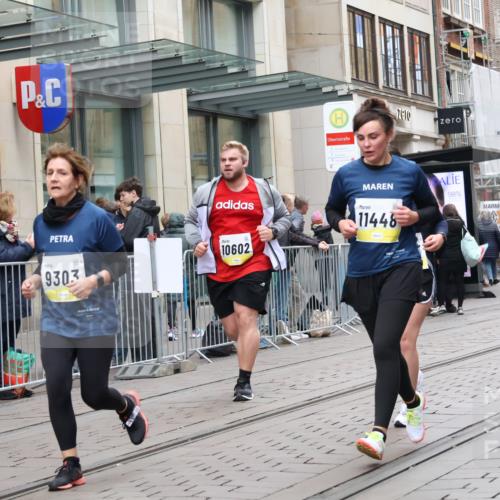 05.10.2025 - 20. swb-Marathon Bremen Strokosch-Dieckow http://msf.ph/oto/9276484 05.10.2025 11:14:27 Ziel 9303, 9861, 9970, 10602, 10722, 11345, 11448, 11473, 11557, 11607, 9303, 9861, 9970, 10602, 10722, 11345, 11448, 11473, 11557, 11607 meine-sportfotos.de