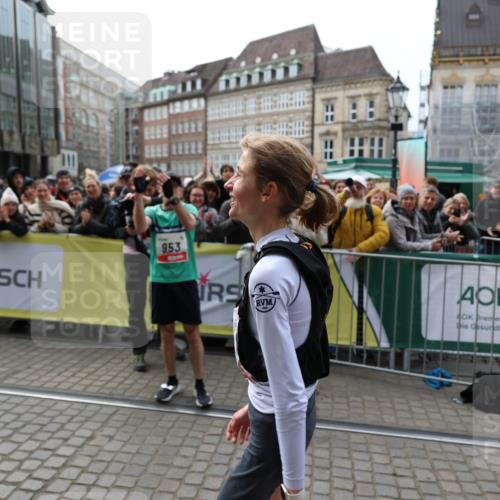 05.10.2025 - 20. swb-Marathon Bremen Yannick Fuchs http://msf.ph/oto/9276488 05.10.2025 12:37:42 Ziel 1101 meine-sportfotos.de