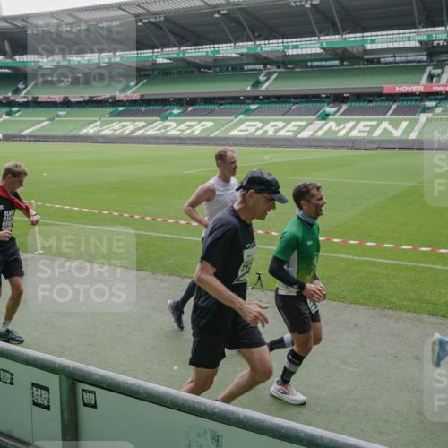05.10.2025 - 20. swb-Marathon Bremen Michael Burmester http://msf.ph/oto/9276502 05.10.2025 12:54:40 Laufen im Stadion 53, 82, 104, 124, 132, 169, 289, 319, 417, 504, 524, 756, 944, 950, 1165, 1308, 1474, 1483, 1517, 1543, 1721, 1729, 1873, 1896, 1897, 1945, 1976, 2024, 2180, 2265, 2274, 2431, 2573, 2767, 2841, 3069, 3193, 3212, 3224, 3359, 3436, 3531, 3703, 3848, 4257, 4595, 4672, 4816, 4837, 4949, 4958, 5022, 5206, 5452, 5666, 5869, 5978, 6184, 6583, 6683, 6853, 7052, 7232, 7279, 7494, 7508, 7814, 7928, 7986, 8642, 8653, 8737, 89, 250, 368, 458, 507, 950, 1460, 1489 meine-sportfotos.de