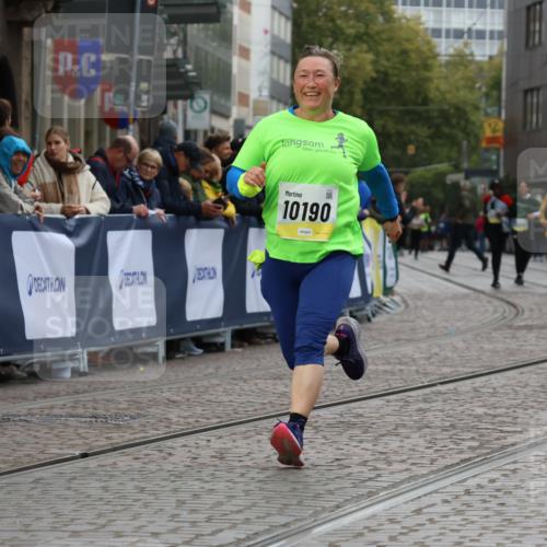 05.10.2025 - 20. swb-Marathon Bremen Strokosch-Dieckow http://msf.ph/oto/9276509 05.10.2025 11:12:42 Ziel 10190, 11285 meine-sportfotos.de
