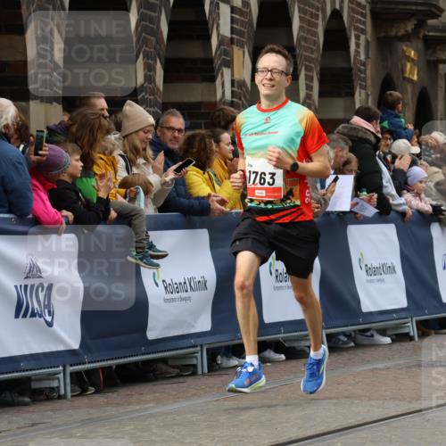 05.10.2025 - 20. swb-Marathon Bremen Strokosch-Dieckow http://msf.ph/oto/9276512 05.10.2025 13:04:31 Ziel 1763, 5656, 7176 meine-sportfotos.de