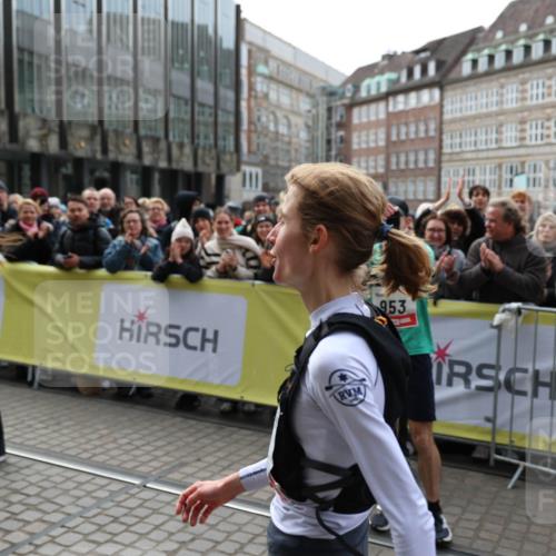 05.10.2025 - 20. swb-Marathon Bremen Yannick Fuchs http://msf.ph/oto/9276521 05.10.2025 12:37:42 Ziel 1101 meine-sportfotos.de