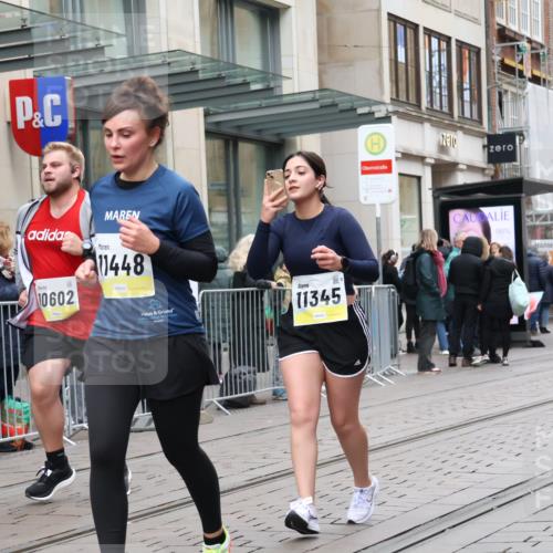 05.10.2025 - 20. swb-Marathon Bremen Strokosch-Dieckow http://msf.ph/oto/9276522 05.10.2025 11:14:28 Ziel 9303, 9861, 9970, 10602, 10722, 11345, 11448, 11473, 11557, 11607, 9303, 9861, 9970, 10602, 10722, 11345, 11448, 11473, 11557, 11607 meine-sportfotos.de