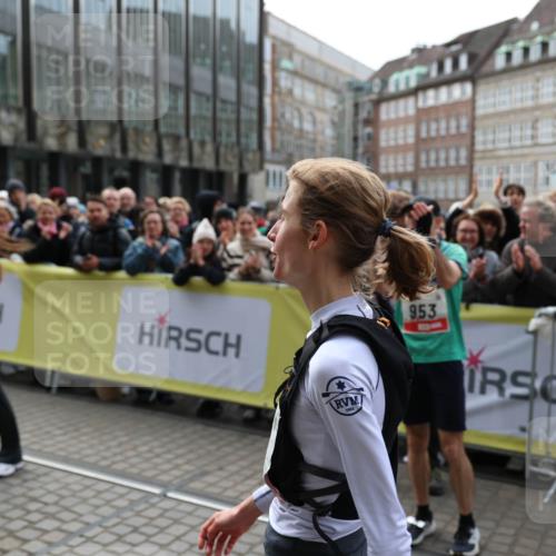 05.10.2025 - 20. swb-Marathon Bremen Yannick Fuchs http://msf.ph/oto/9276535 05.10.2025 12:37:42 Ziel 1101 meine-sportfotos.de