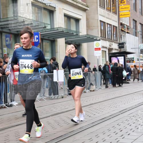 05.10.2025 - 20. swb-Marathon Bremen Strokosch-Dieckow http://msf.ph/oto/9276539 05.10.2025 11:14:28 Ziel 9303, 9861, 9970, 10602, 10722, 11345, 11448, 11473, 11557, 11607, 9303, 9861, 9970, 10602, 10722, 11345, 11448, 11473, 11557, 11607 meine-sportfotos.de