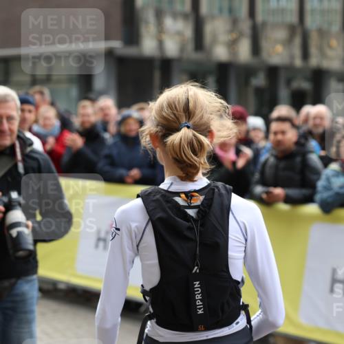 05.10.2025 - 20. swb-Marathon Bremen Yannick Fuchs http://msf.ph/oto/9276540 05.10.2025 12:37:43 Ziel 1101 meine-sportfotos.de
