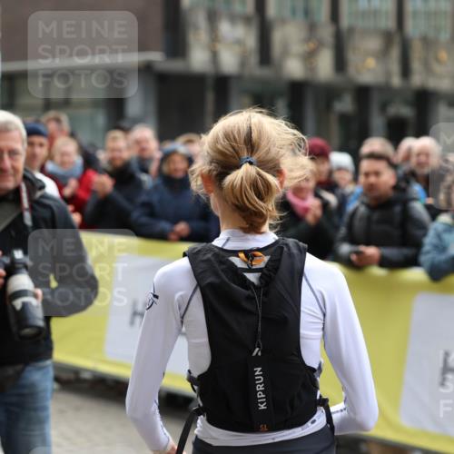 05.10.2025 - 20. swb-Marathon Bremen Yannick Fuchs http://msf.ph/oto/9276548 05.10.2025 12:37:44 Ziel 1101 meine-sportfotos.de