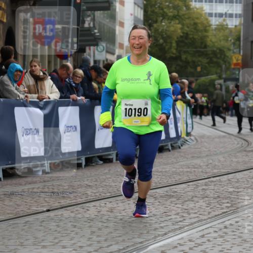 05.10.2025 - 20. swb-Marathon Bremen Strokosch-Dieckow http://msf.ph/oto/9276558 05.10.2025 11:12:43 Ziel 10186, 10190 meine-sportfotos.de