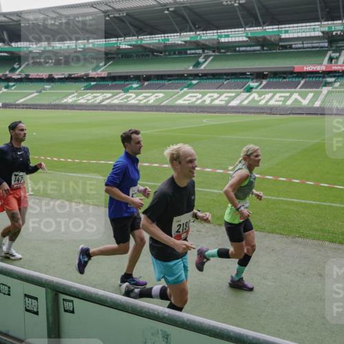 05.10.2025 - 20. swb-Marathon Bremen Michael Burmester http://msf.ph/oto/9276565 05.10.2025 12:54:46 Laufen im Stadion 53, 82, 104, 124, 132, 169, 289, 319, 417, 504, 524, 756, 944, 1308, 1474, 1483, 1517, 1543, 1721, 1896, 1897, 1945, 1976, 2024, 2180, 2265, 2274, 2431, 2494, 2573, 2642, 2767, 2841, 3069, 3193, 3212, 3224, 3359, 3436, 3531, 3703, 3848, 4257, 4595, 4672, 4816, 4837, 4919, 4949, 4958, 5022, 5206, 5452, 5666, 5869, 5978, 6184, 6583, 6683, 6853, 7052, 7232, 7279, 7494, 7508, 7814, 7928, 7986, 8642, 8653, 8737, 89, 250, 368, 458, 507, 950, 1165, 1460, 1489 meine-sportfotos.de
