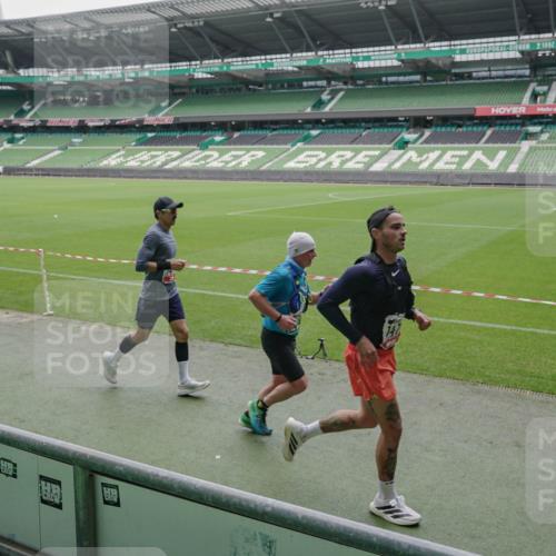 05.10.2025 - 20. swb-Marathon Bremen Michael Burmester http://msf.ph/oto/9276581 05.10.2025 12:54:47 Laufen im Stadion 53, 82, 104, 124, 132, 169, 289, 319, 417, 504, 524, 756, 944, 1308, 1474, 1483, 1517, 1543, 1721, 1896, 1897, 1945, 1976, 2024, 2180, 2265, 2274, 2431, 2494, 2573, 2642, 2767, 2841, 3069, 3193, 3212, 3224, 3359, 3436, 3531, 3703, 3848, 4257, 4595, 4672, 4816, 4837, 4919, 4949, 4958, 5022, 5206, 5452, 5666, 5869, 5978, 6184, 6583, 6683, 6853, 7052, 7232, 7279, 7494, 7508, 7814, 7928, 7986, 8642, 8653, 8737, 89, 250, 368, 458, 507, 950, 1165, 1460, 1489 meine-sportfotos.de