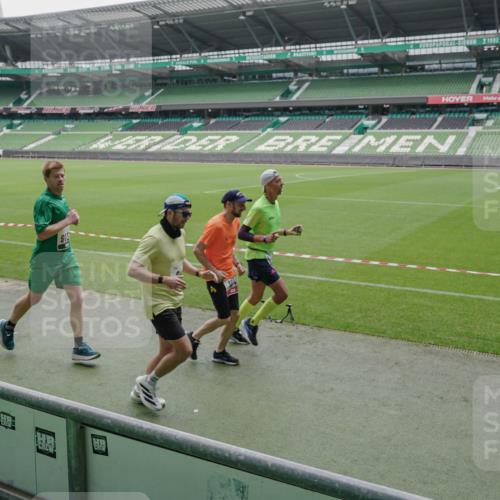 05.10.2025 - 20. swb-Marathon Bremen Michael Burmester http://msf.ph/oto/9276606 05.10.2025 12:54:52 Laufen im Stadion 53, 82, 104, 124, 132, 169, 289, 319, 417, 504, 524, 663, 944, 1308, 1474, 1483, 1543, 1721, 1737, 1896, 1897, 1945, 1976, 2024, 2180, 2265, 2274, 2431, 2494, 2573, 2642, 2767, 2841, 3069, 3193, 3212, 3224, 3359, 3436, 3531, 3703, 3848, 4257, 4595, 4672, 4771, 4816, 4837, 4919, 4949, 4958, 5022, 5034, 5206, 5452, 5666, 5869, 5978, 6184, 6527, 6583, 6649, 6683, 6853, 7052, 7279, 7494, 7508, 7814, 7928, 7986, 8642, 8653, 8737, 250, 507, 524, 756, 950, 1165, 1460 meine-sportfotos.de