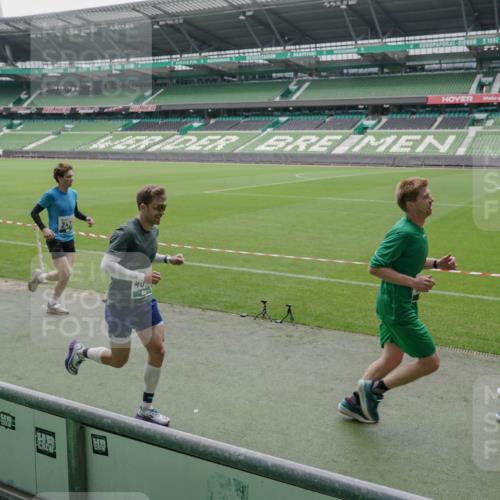 05.10.2025 - 20. swb-Marathon Bremen Michael Burmester http://msf.ph/oto/9276623 05.10.2025 12:54:53 Laufen im Stadion 53, 82, 104, 124, 132, 169, 289, 319, 417, 504, 663, 944, 1308, 1474, 1483, 1543, 1721, 1737, 1896, 1897, 1945, 1976, 2024, 2180, 2265, 2274, 2431, 2494, 2573, 2642, 2767, 2841, 3069, 3193, 3212, 3224, 3359, 3436, 3531, 3703, 3848, 4257, 4595, 4672, 4771, 4816, 4837, 4919, 4949, 4958, 5022, 5034, 5206, 5452, 5666, 5869, 5978, 6184, 6527, 6583, 6649, 6683, 6853, 7052, 7279, 7494, 7508, 7814, 7928, 7986, 8642, 8653, 8737, 250, 507, 524, 756, 950, 1165 meine-sportfotos.de