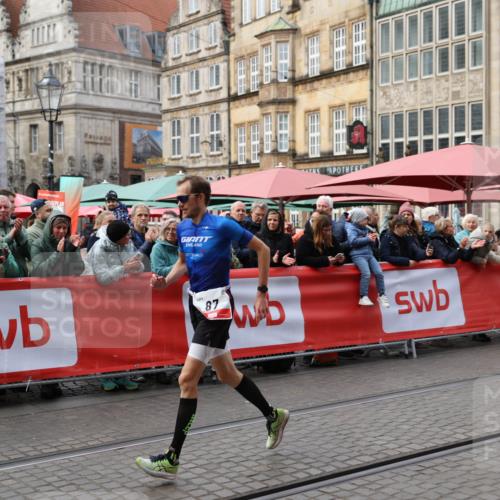 05.10.2025 - 20. swb-Marathon Bremen Yannick Fuchs http://msf.ph/oto/9276625 05.10.2025 12:38:19 Ziel 87 meine-sportfotos.de