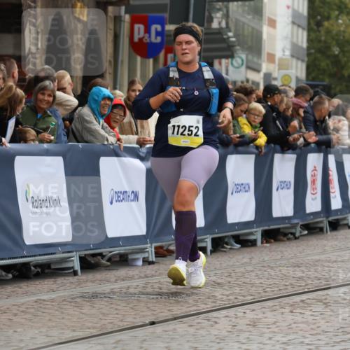 05.10.2025 - 20. swb-Marathon Bremen Strokosch-Dieckow http://msf.ph/oto/9276631 05.10.2025 11:12:50 Ziel 9203, 10186, 11252 meine-sportfotos.de