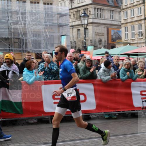 05.10.2025 - 20. swb-Marathon Bremen Yannick Fuchs http://msf.ph/oto/9276651 05.10.2025 12:38:19 Ziel 87 meine-sportfotos.de