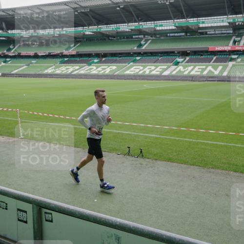 05.10.2025 - 20. swb-Marathon Bremen Michael Burmester http://msf.ph/oto/9276656 05.10.2025 12:54:56 Laufen im Stadion 82, 104, 124, 132, 169, 289, 319, 417, 504, 663, 944, 1308, 1474, 1483, 1543, 1721, 1737, 1896, 1897, 1945, 1976, 2024, 2180, 2265, 2274, 2431, 2494, 2573, 2642, 2767, 2841, 3069, 3193, 3212, 3224, 3359, 3436, 3531, 3703, 3848, 4257, 4595, 4672, 4771, 4816, 4823, 4837, 4919, 4949, 4958, 5022, 5034, 5206, 5452, 5666, 5869, 5978, 6184, 6527, 6583, 6649, 6683, 6853, 7052, 7279, 7494, 7814, 7928, 7986, 8642, 8653, 8737, 53, 507, 524, 756, 950, 1165 meine-sportfotos.de