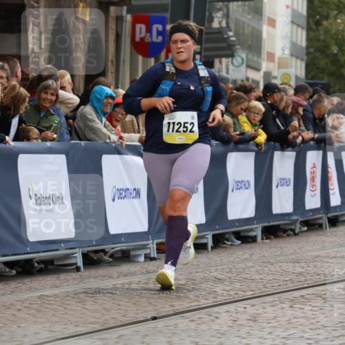05.10.2025 - 20. swb-Marathon Bremen Strokosch-Dieckow http://msf.ph/oto/9276661 05.10.2025 11:12:51 Ziel 9203, 10186, 11252 meine-sportfotos.de