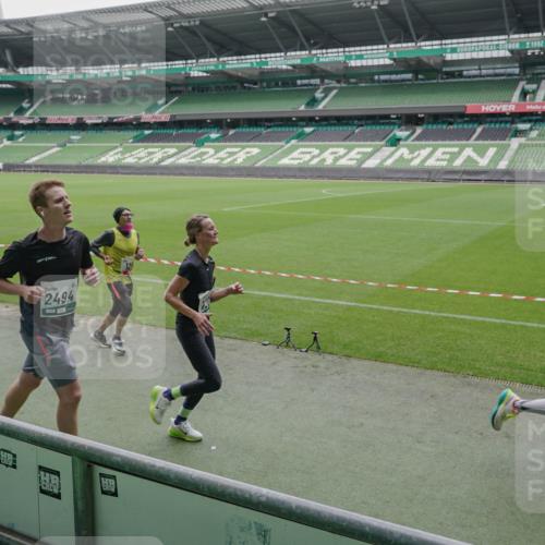 05.10.2025 - 20. swb-Marathon Bremen Michael Burmester http://msf.ph/oto/9276683 05.10.2025 12:54:59 Laufen im Stadion 82, 104, 124, 132, 169, 289, 319, 417, 504, 663, 944, 1308, 1474, 1483, 1543, 1721, 1737, 1896, 1897, 1945, 1976, 2022, 2024, 2180, 2265, 2274, 2431, 2494, 2573, 2642, 2767, 3069, 3193, 3224, 3359, 3436, 3489, 3531, 3703, 3848, 4257, 4595, 4672, 4771, 4816, 4823, 4837, 4919, 4949, 4958, 5022, 5034, 5206, 5452, 5666, 5869, 5978, 6184, 6527, 6583, 6649, 6683, 6853, 7052, 7279, 7494, 7814, 7928, 7986, 8642, 8653, 8737, 53, 524, 756, 950, 1165, 1976, 2841, 3212 meine-sportfotos.de