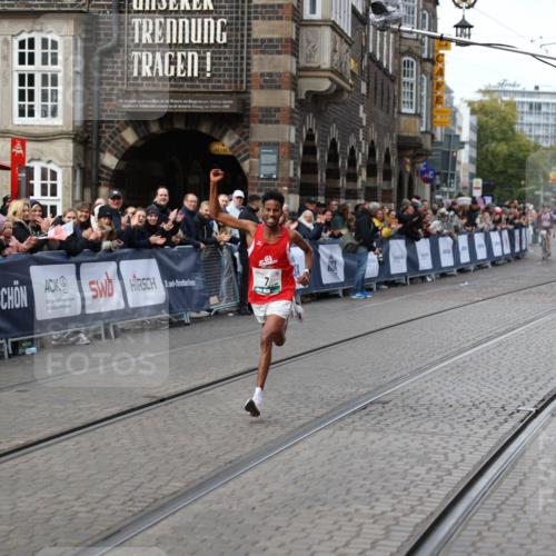 05.10.2025 - 20. swb-Marathon Bremen Yannick Fuchs http://msf.ph/oto/9276693 05.10.2025 12:38:40 Ziel 7 meine-sportfotos.de