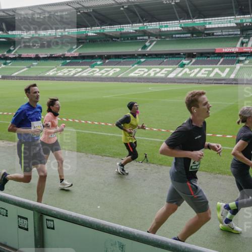 05.10.2025 - 20. swb-Marathon Bremen Michael Burmester http://msf.ph/oto/9276696 05.10.2025 12:55:00 Laufen im Stadion 82, 104, 124, 132, 169, 289, 319, 417, 504, 663, 944, 1308, 1474, 1483, 1543, 1721, 1737, 1896, 1897, 1945, 2022, 2024, 2180, 2265, 2274, 2431, 2494, 2573, 2642, 2767, 3069, 3193, 3224, 3359, 3436, 3489, 3531, 3703, 3848, 4257, 4595, 4672, 4771, 4816, 4823, 4837, 4919, 4949, 4958, 5022, 5034, 5206, 5452, 5666, 5869, 5978, 6184, 6527, 6583, 6649, 6683, 6853, 7052, 7279, 7494, 7814, 7928, 7986, 8642, 8653, 8737, 53, 132, 524, 756, 950, 1165, 1976, 2573, 2841, 3212, 5206 meine-sportfotos.de