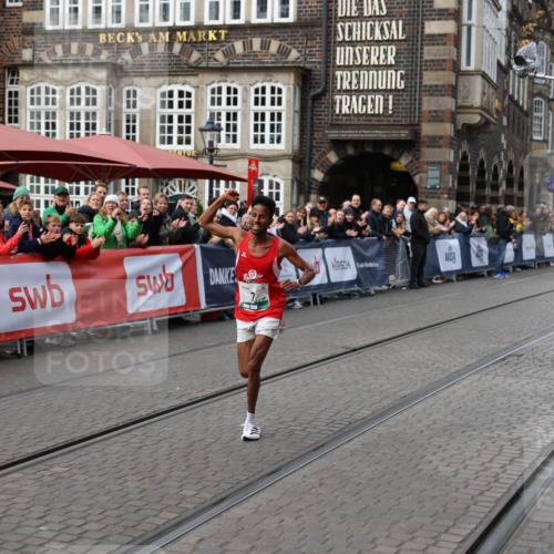 05.10.2025 - 20. swb-Marathon Bremen Yannick Fuchs http://msf.ph/oto/9276738 05.10.2025 12:38:41 Ziel 7 meine-sportfotos.de