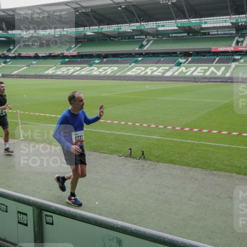 05.10.2025 - 20. swb-Marathon Bremen Michael Burmester http://msf.ph/oto/9276766 05.10.2025 12:55:12 Laufen im Stadion 82, 104, 124, 169, 319, 417, 663, 944, 1308, 1326, 1474, 1483, 1531, 1721, 1737, 1897, 1910, 1945, 2022, 2024, 2180, 2265, 2274, 2431, 2494, 2605, 2642, 2716, 2767, 3069, 3224, 3359, 3489, 3531, 3838, 3848, 3944, 4212, 4257, 4672, 4771, 4816, 4823, 4837, 4919, 4958, 5034, 5177, 5452, 5554, 5833, 5869, 5907, 6106, 6184, 6527, 6649, 6683, 7052, 7814, 7928, 7986, 8642, 8653, 53, 132, 289, 504, 524, 1896, 1976, 2573, 2841, 3212, 5022, 5206, 5978 meine-sportfotos.de