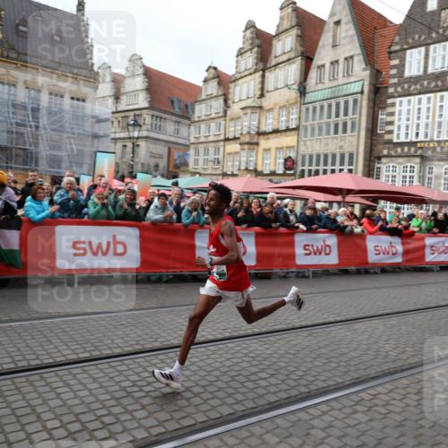 05.10.2025 - 20. swb-Marathon Bremen Yannick Fuchs http://msf.ph/oto/9276790 05.10.2025 12:38:42 Ziel 7 meine-sportfotos.de