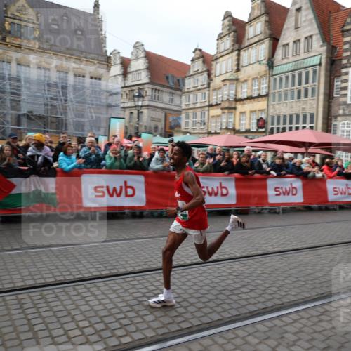 05.10.2025 - 20. swb-Marathon Bremen Yannick Fuchs http://msf.ph/oto/9276800 05.10.2025 12:38:42 Ziel 7 meine-sportfotos.de
