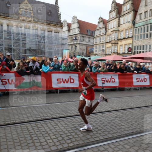 05.10.2025 - 20. swb-Marathon Bremen Yannick Fuchs http://msf.ph/oto/9276808 05.10.2025 12:38:42 Ziel 7 meine-sportfotos.de