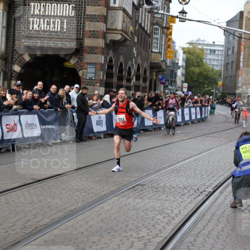 05.10.2025 - 20. swb-Marathon Bremen Yannick Fuchs http://msf.ph/oto/9276822 05.10.2025 12:38:46 Ziel 7, 1351 meine-sportfotos.de