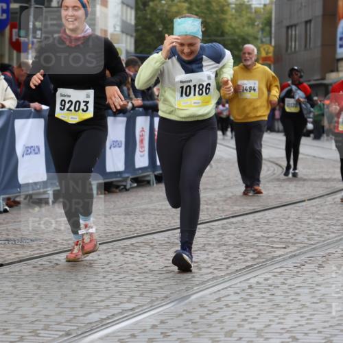 05.10.2025 - 20. swb-Marathon Bremen Strokosch-Dieckow http://msf.ph/oto/9276828 05.10.2025 11:12:52 Ziel 9203, 10186, 11118, 11252 meine-sportfotos.de