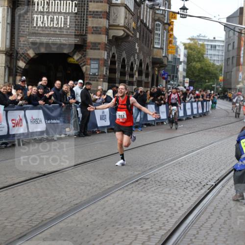 05.10.2025 - 20. swb-Marathon Bremen Yannick Fuchs http://msf.ph/oto/9276831 05.10.2025 12:38:47 Ziel 7, 1351 meine-sportfotos.de
