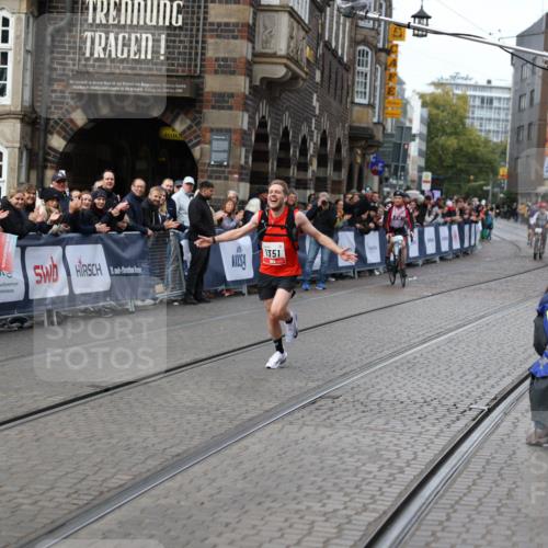 05.10.2025 - 20. swb-Marathon Bremen Yannick Fuchs http://msf.ph/oto/9276838 05.10.2025 12:38:47 Ziel 7, 1351 meine-sportfotos.de