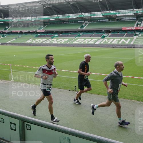 05.10.2025 - 20. swb-Marathon Bremen Michael Burmester http://msf.ph/oto/9276843 05.10.2025 12:55:25 Laufen im Stadion 78, 82, 104, 124, 169, 240, 319, 417, 663, 760, 944, 1261, 1326, 1474, 1483, 1490, 1531, 1721, 1737, 1910, 1945, 2022, 2162, 2265, 2431, 2459, 2494, 2605, 2642, 2716, 2884, 3069, 3074, 3489, 3515, 3519, 3531, 3612, 3838, 3848, 3944, 4079, 4116, 4195, 4212, 4257, 4456, 4672, 4771, 4796, 4816, 4823, 4853, 4919, 5034, 5093, 5152, 5177, 5289, 5452, 5484, 5554, 5691, 5719, 5833, 5907, 6048, 6106, 6184, 6276, 6527, 6570, 6615, 6649, 6820, 6937, 7052, 8642, 504, 1896 meine-sportfotos.de