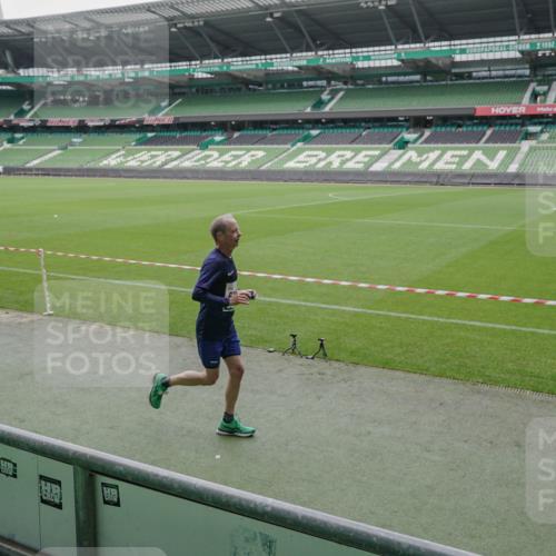 05.10.2025 - 20. swb-Marathon Bremen Michael Burmester http://msf.ph/oto/9276853 05.10.2025 12:55:26 Laufen im Stadion 78, 82, 104, 124, 169, 240, 319, 417, 663, 760, 944, 1261, 1326, 1474, 1483, 1490, 1531, 1721, 1737, 1774, 1910, 1945, 2022, 2162, 2265, 2431, 2459, 2494, 2605, 2642, 2716, 2884, 2942, 3069, 3074, 3489, 3515, 3519, 3531, 3612, 3838, 3848, 3944, 4079, 4116, 4195, 4212, 4257, 4456, 4672, 4771, 4796, 4816, 4823, 4853, 4919, 5034, 5093, 5152, 5177, 5289, 5484, 5554, 5691, 5719, 5833, 5907, 6048, 6106, 6184, 6276, 6527, 6570, 6615, 6649, 6744, 6820, 6937, 7052, 8642 meine-sportfotos.de