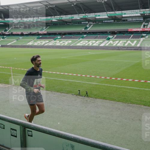 05.10.2025 - 20. swb-Marathon Bremen Michael Burmester http://msf.ph/oto/9276864 05.10.2025 12:55:28 Laufen im Stadion 78, 82, 104, 124, 169, 240, 319, 417, 663, 760, 944, 1261, 1326, 1483, 1490, 1531, 1721, 1737, 1774, 1825, 1910, 1945, 2022, 2162, 2431, 2459, 2494, 2605, 2642, 2716, 2884, 2942, 3069, 3074, 3489, 3515, 3519, 3612, 3838, 3848, 3944, 4079, 4116, 4195, 4212, 4456, 4672, 4771, 4796, 4816, 4823, 4853, 4919, 5034, 5093, 5152, 5177, 5289, 5484, 5554, 5615, 5691, 5719, 5833, 5907, 6048, 6106, 6184, 6276, 6515, 6527, 6570, 6615, 6649, 6744, 6820, 6937, 7052, 104 meine-sportfotos.de
