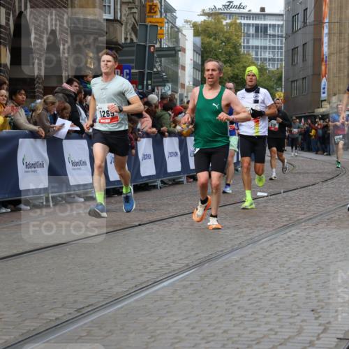 05.10.2025 - 20. swb-Marathon Bremen Strokosch-Dieckow http://msf.ph/oto/9276867 05.10.2025 13:04:42 Ziel 109, 577, 1265, 2057, 2188, 4966, 6463 meine-sportfotos.de