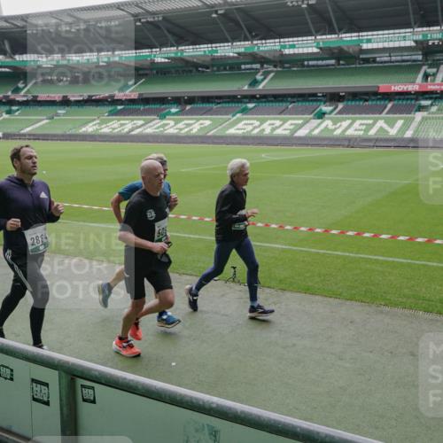 05.10.2025 - 20. swb-Marathon Bremen Michael Burmester http://msf.ph/oto/9276873 05.10.2025 12:55:30 Laufen im Stadion 78, 82, 124, 169, 240, 319, 417, 663, 760, 944, 1261, 1326, 1490, 1531, 1737, 1774, 1825, 1910, 1931, 1945, 2022, 2162, 2431, 2459, 2490, 2494, 2605, 2642, 2716, 2884, 2942, 3074, 3489, 3515, 3519, 3612, 3838, 3944, 4079, 4116, 4195, 4212, 4456, 4672, 4771, 4796, 4816, 4823, 4853, 4919, 5034, 5093, 5152, 5177, 5289, 5484, 5554, 5615, 5691, 5719, 5833, 5907, 6048, 6106, 6184, 6276, 6515, 6527, 6570, 6615, 6649, 6744, 6820, 6937, 7052, 8060, 82, 104 meine-sportfotos.de