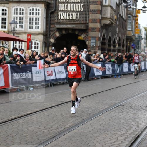 05.10.2025 - 20. swb-Marathon Bremen Yannick Fuchs http://msf.ph/oto/9276877 05.10.2025 12:38:47 Ziel 7, 1351 meine-sportfotos.de